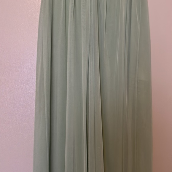 David’s Bridal Bridesmaid Dress meadow green size 2 light and flowy - Picture 7 of 12